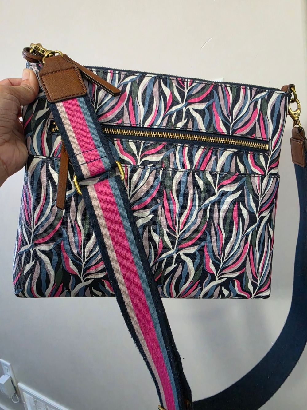 Fossil Floral Print Crossbody Bag in Navy, Pink White
